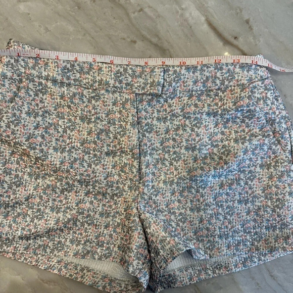 ASTR The Label high waist Metallic Floral Shorts with pockets Women's Sz 4 NWOT - Picture 6 of 8